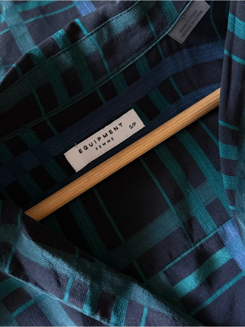 EQUIPMENT Slim Signature Silk Blouse - Picture 8 of 10